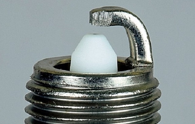 платиновая свеча зажигания