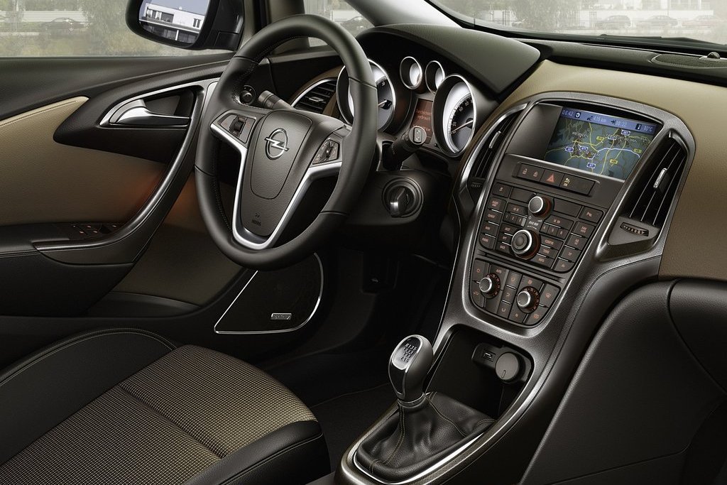Интерьер Opel Astra H Sports Tourer