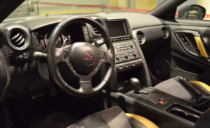 NISSAN GT - RAMS ALPHA 12 салон